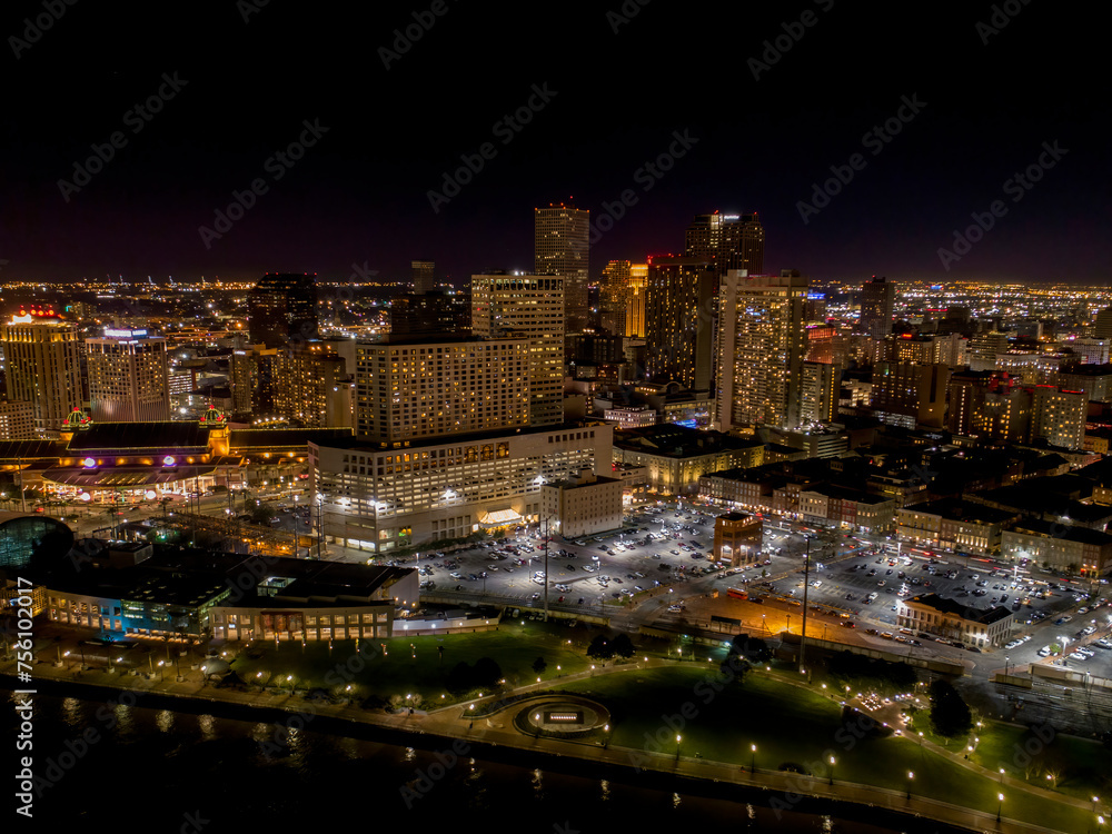 Naklejka premium Aerial View of the Minneapolis Skyline at Night