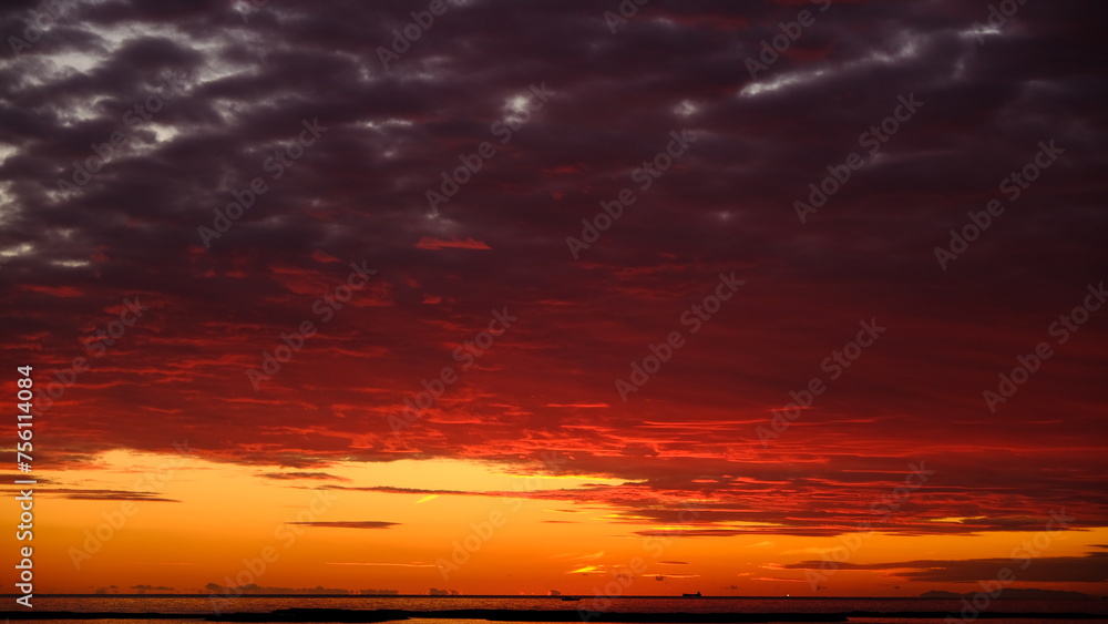 Obraz premium 海に沈む太陽