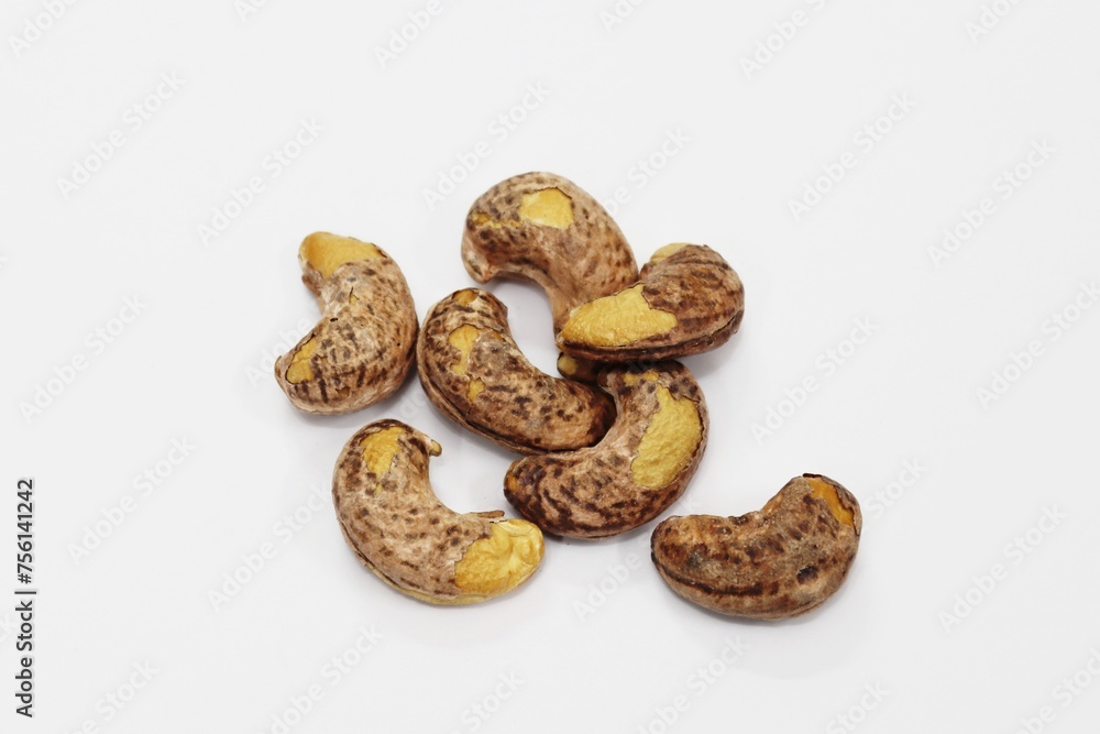 Obraz premium Roasted cashew nuts, isolated white background