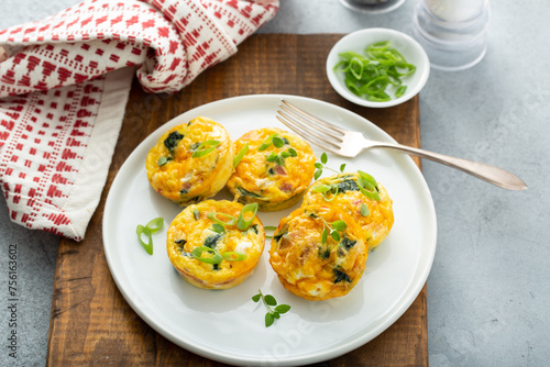 Healthy spinach and bacon low carb egg muffins