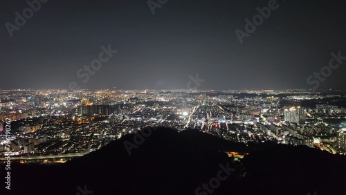 Foto a city of unending light
