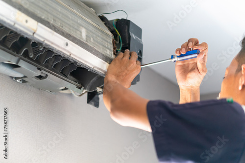 Canvastavla Repairman fix air conditioning systems, Technicians man using screwdrivers service for repair and maintenance of air conditioners