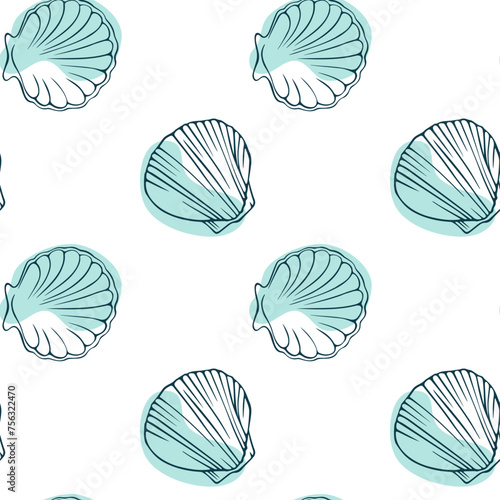 seamless pattern with seashells and starfish on white background.