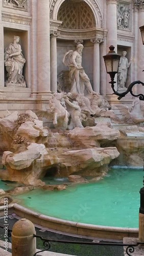 Fontana di Trevi, meta turistica di Roma, Italia.Primo piano della fontana più famosa e visitata dai turisti. Verticale photo