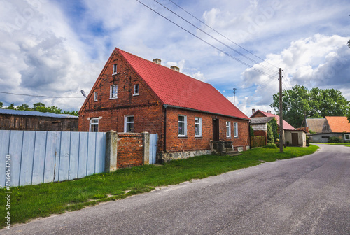 Fototapeta Naklejka Na Ścianę i Meble -  Road and houses in Mielenko Gryfinskie village, Poland
