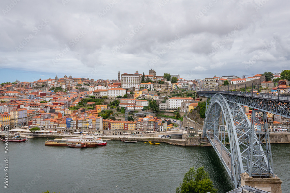 Obraz premium Aerial view od Porto with Dom Luis I Bridge over Douro River between cities of Porto and Vila Nova de Gaia, Portugal