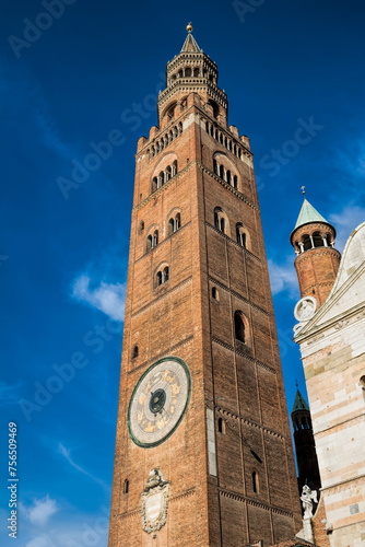 Obraz na płótnie cremona, italien - torrazzo mit sonnenuhr am dom w salonie