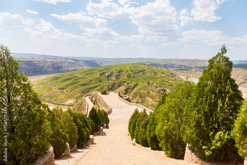 The pine tree stairs in the first bay of the Yellow River in the world, Shilou County, Luliang, Shanxi The pine tree stairs in the first bay of the Yellow River in the world, Shilou County, Luliang, Shanxi