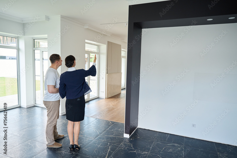 Fototapeta premium Client manager shows the house to the buyer