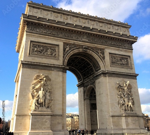 Arc du Triomphe - Paris, France © Katherine Martin