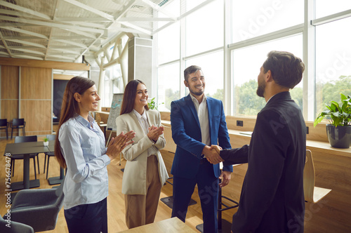 Obraz na plátně Business people meet new office colleague, handshake to greet, congratulate