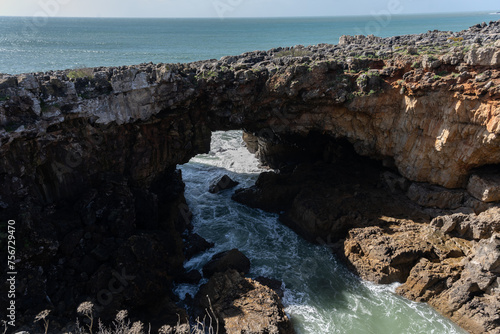Obraz na płótnie Hellmouth is a rift found on the coast on the outskirts
of the Portuguese city of Cascais w salonie