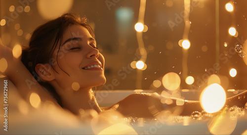 mulher bonita relaxando e aproveitando o banho de espuma na banheira photo