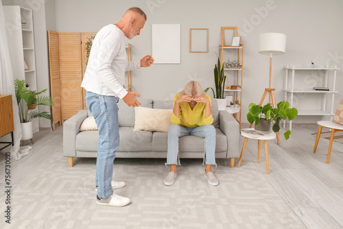 Mature couple arguing in li...