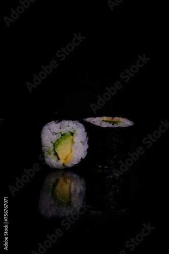 Sushi, maki de aguacate