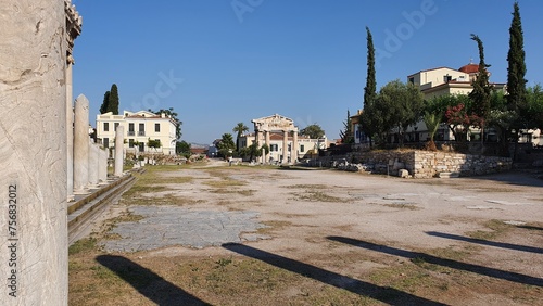 Starożytna Agora w ruinach greckich Aten photo