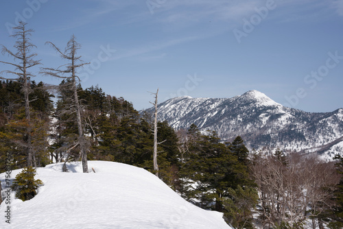 冬の岩菅山 © Kazuo Katahira