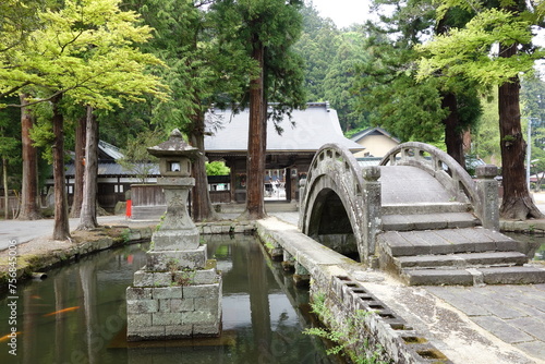 福島県白河市の鹿島神社。各種祈願、初詣などで人々が訪れる神社。 photo