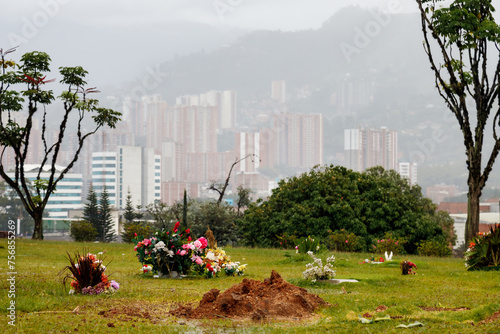 Tablou pe pânză Tombs at the Jardines Montesacro Cemetery in Medellin (Colombia), with buildings
