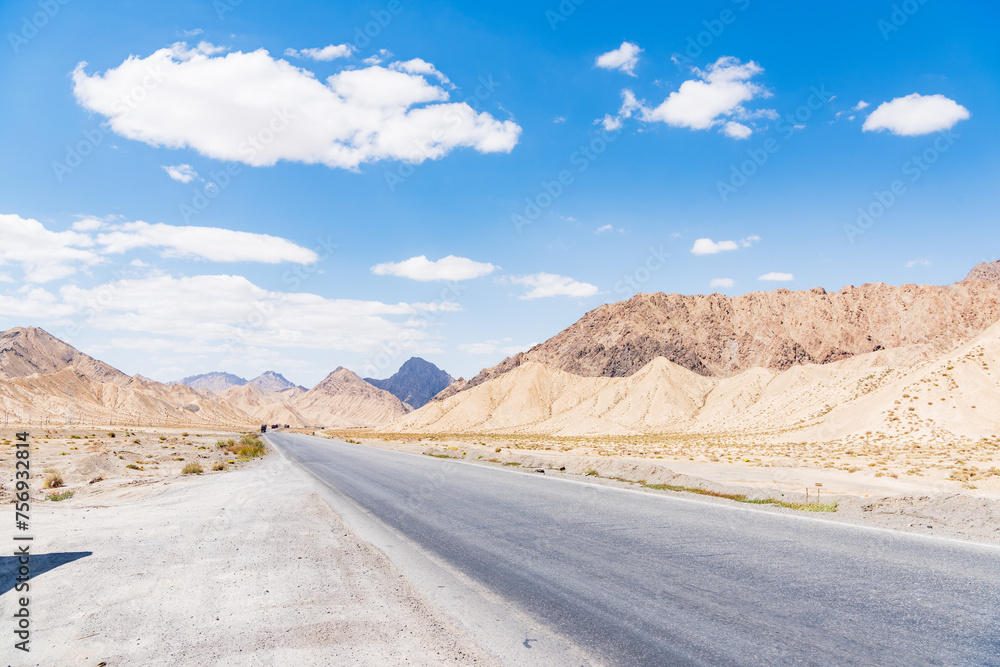 The vast uninhabited land on the national highway from Xinjiang, China to Qinghai
