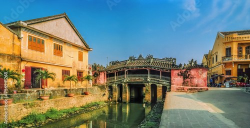 Fotografía Vietnam, Hoi An, the Japanese Covered Bridge and surrounding buildings