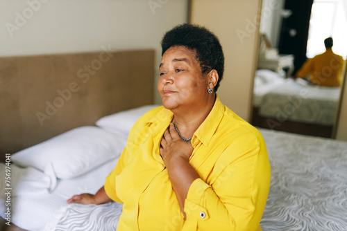 Obraz na plátně Overweight black elderly female having problems with health touching throat and chest, feeling exhausted