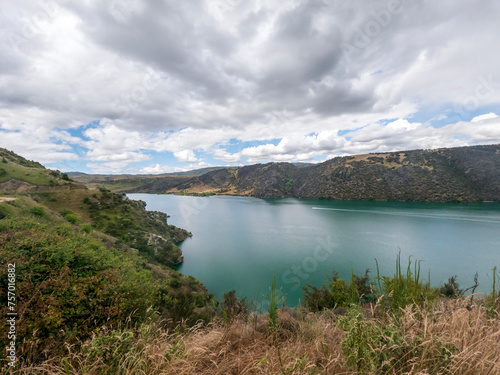 Roxburgh Gorge Trail: Landscape of Native Flora, Cliffs and the Tranquil Clutha Mataau River and Lake Roxburgh Hydro Dam, New Zealand