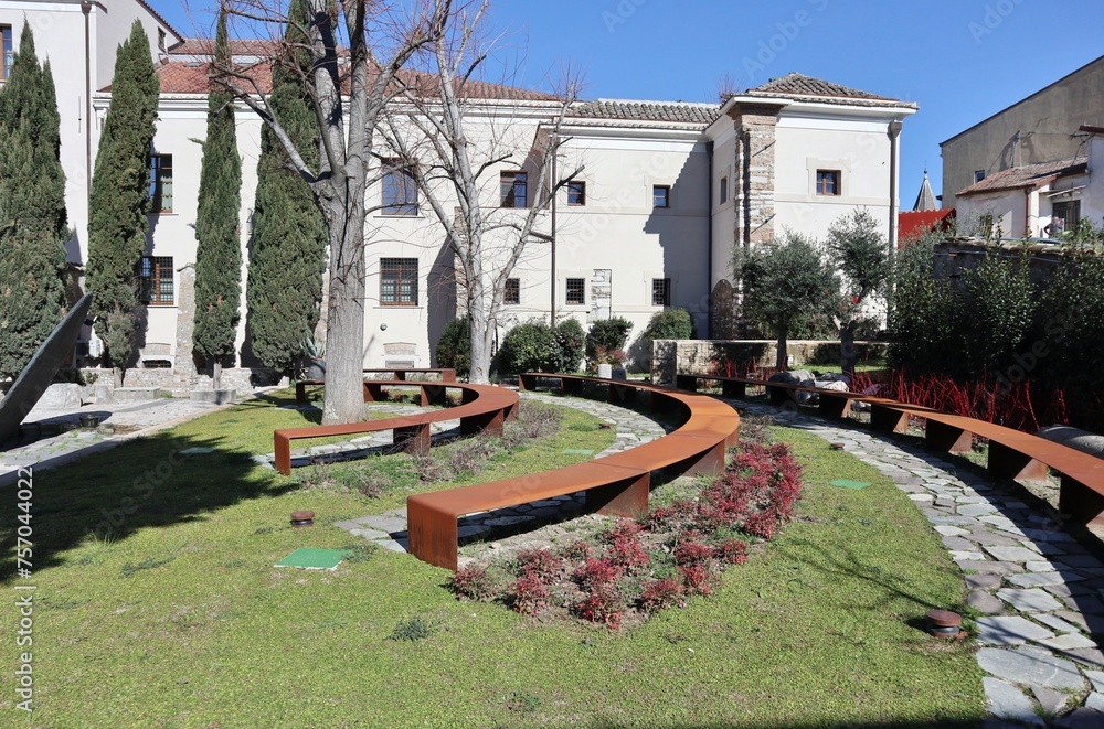 Benevento - Panchine in acciaio Corten all'Hortus Conclusus