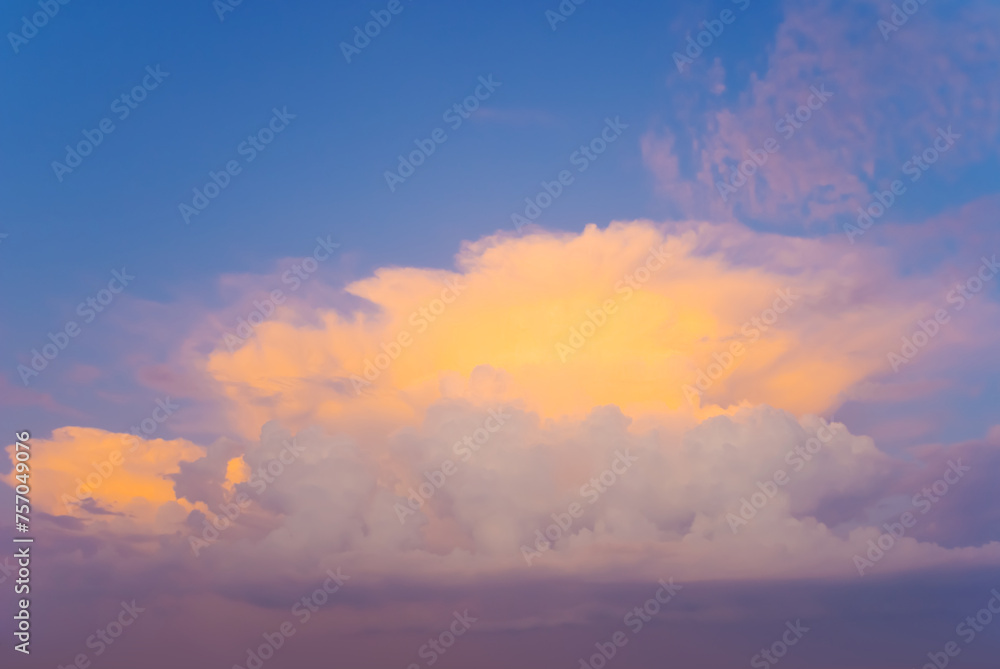 Obraz premium evening dense cloudy sky background