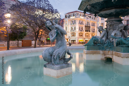 Brunnen vor dem Teatro Nacional D. Maria II, Praça Rossio, Lissabon, Portugal photo