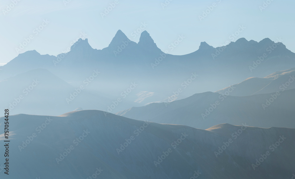 Fototapeta premium Aiguille d'Arves vom Col de la Croix de Fer, Rhone-Alpes, Savoyen, Frankreich