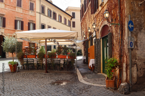 Fototapeta Naklejka Na Ścianę i Meble -  Street cafe of  downtown in Rome, Italy