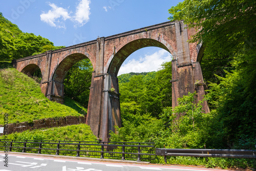 日本の風景・春　新緑のアプトの道　碓氷第三橋梁（めがね橋）