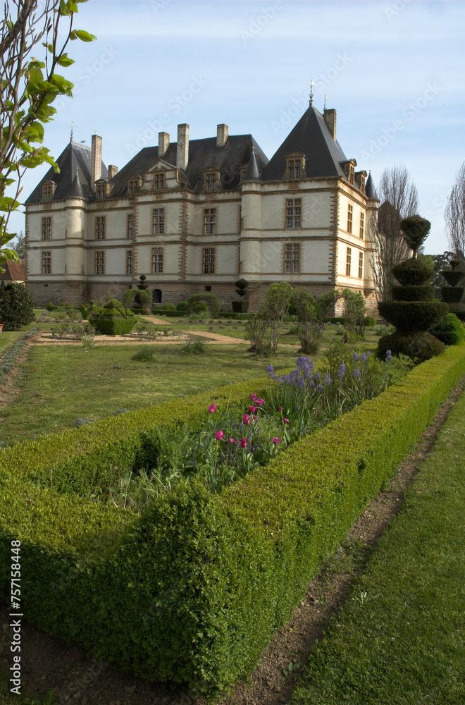 labyrinthe de buis, buxus sempevirens, Chateau XVIIé , jardins, Cormatin, 71, Saône et Loire, France