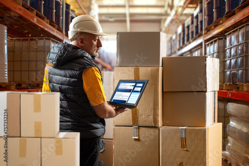 Warehouse Manager Conductin...