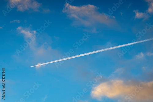 久米島の飛行機雲