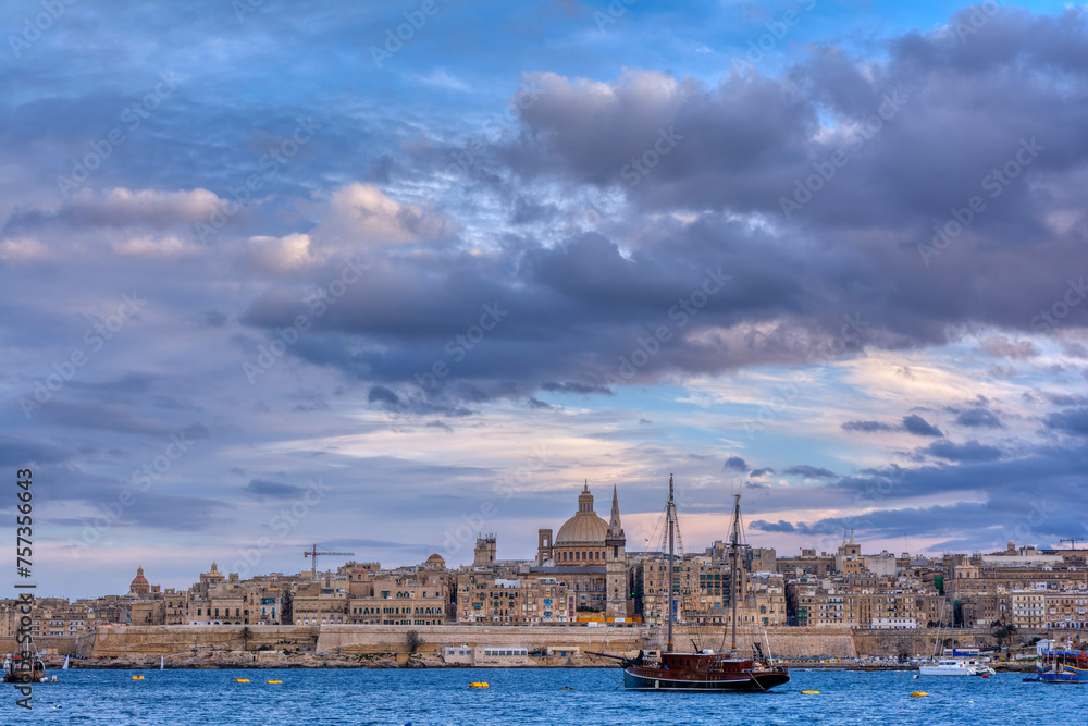 Fototapeta premium Valletta Skyline in the Evening, Malta.