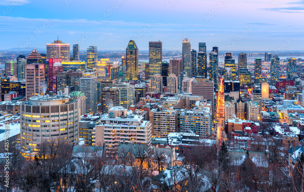 Obraz premium Montreal city skyline in the evening light, Canada
