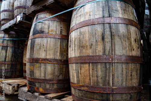 Botti, barili, barrels per vino, whisky, alcol, fermentazione