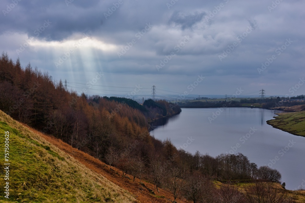 Obraz premium landscape with lake and mountains and sun rays