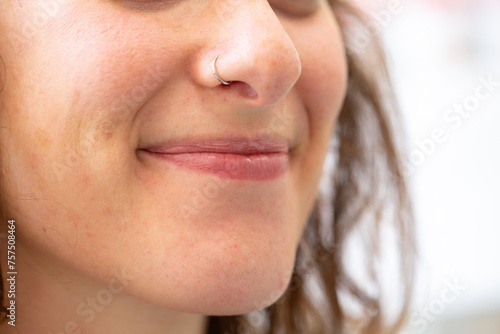 Canvas Print smiling woman expressing happiness without showing teeth
