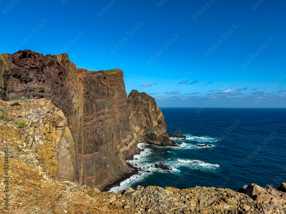 Naklejka premium Panoramic view of majestic Atlantic Ocean coastline at Ponta de Sao Lourenco peninsula, Canical, Madeira island, Portugal, Europe. Coastal hiking trail along steep rocky rugged cliffs. Sea breeze. Awe