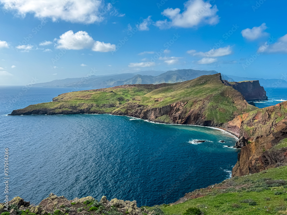 Fototapeta premium Panoramic view of majestic Atlantic Ocean coastline at Ponta de Sao Lourenco peninsula, Canical, Madeira island, Portugal, Europe. Coastal hiking trail along steep rocky rugged cliffs. Sea breeze. Awe