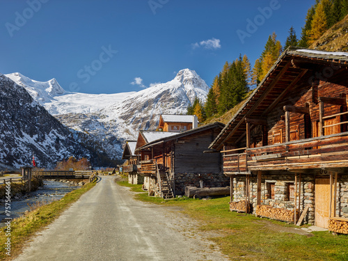 alte Holzhäuser, Großvenediger Gruppe, Innergschlöß, Osttirol, Tirol, Österreich