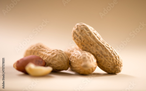 Peanuts. Unshelled nuts close up. Roasted pile of peanuts in shell. Organic vegan, vegetarian food. Healthy nutrition concept. Macro shot © Subbotina Anna