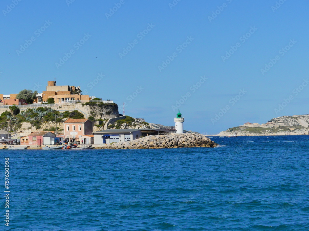 Le Port de Marseille et mer turquoise