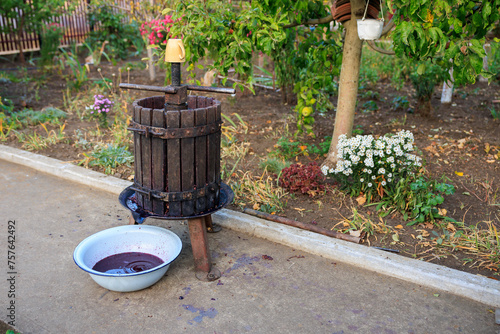 Φωτογραφία Press for the production of farm homemade wine