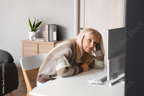 Mature woman with computer ...