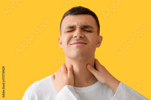 Endocrinologist examining t...