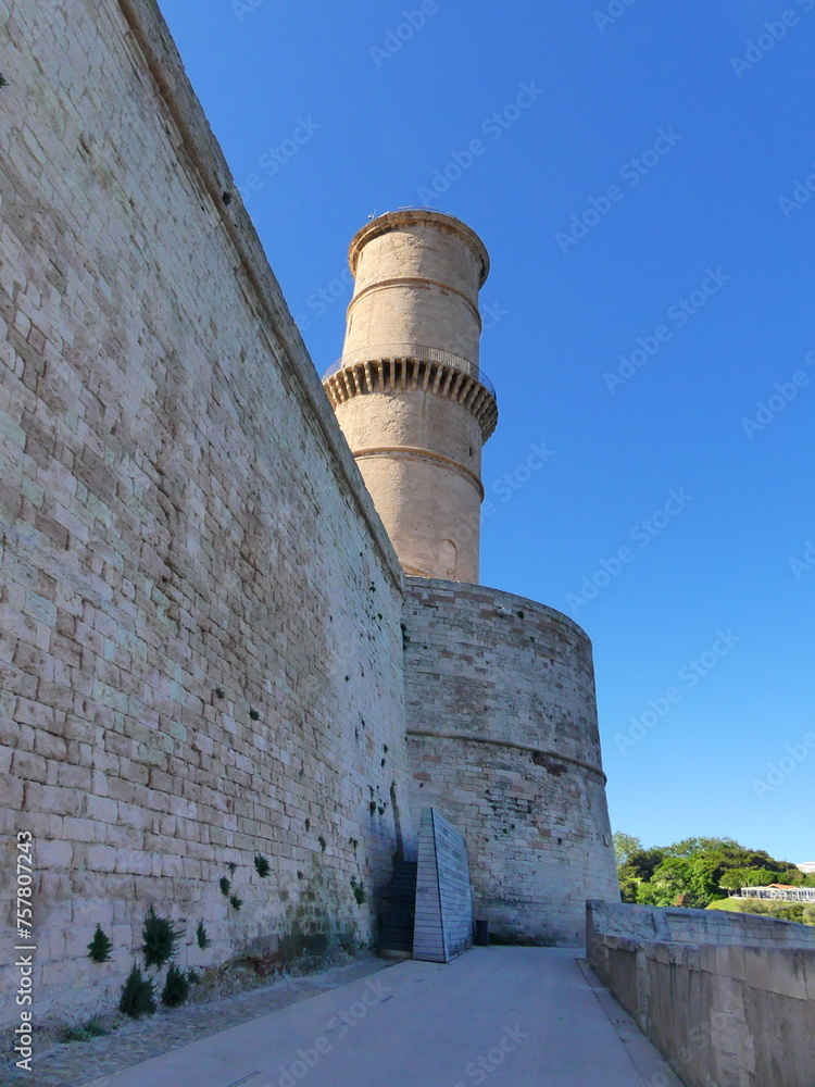 Fort et donjon en bord de mer